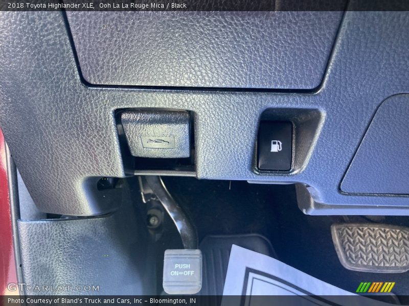 Ooh La La Rouge Mica / Black 2018 Toyota Highlander XLE