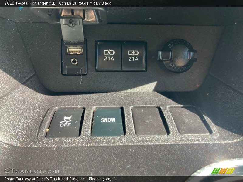 Ooh La La Rouge Mica / Black 2018 Toyota Highlander XLE