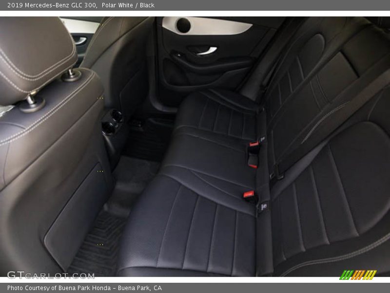 Polar White / Black 2019 Mercedes-Benz GLC 300