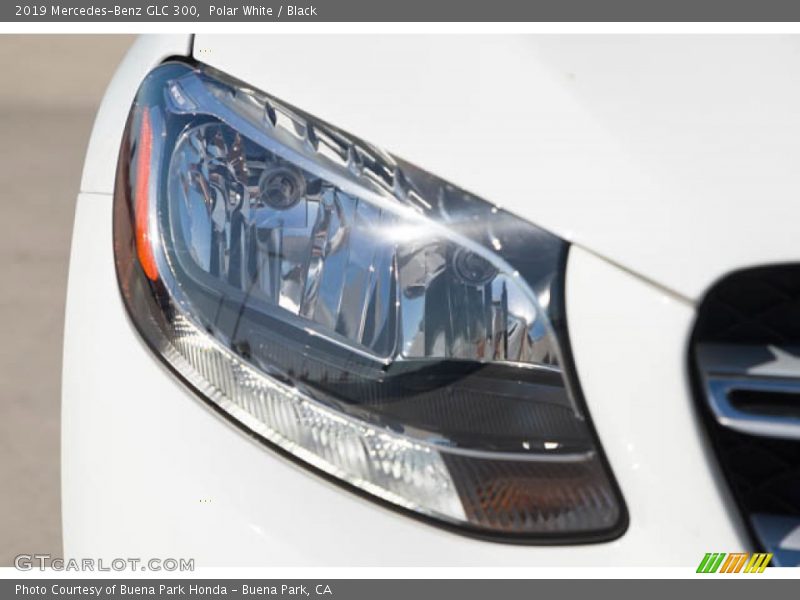 Polar White / Black 2019 Mercedes-Benz GLC 300