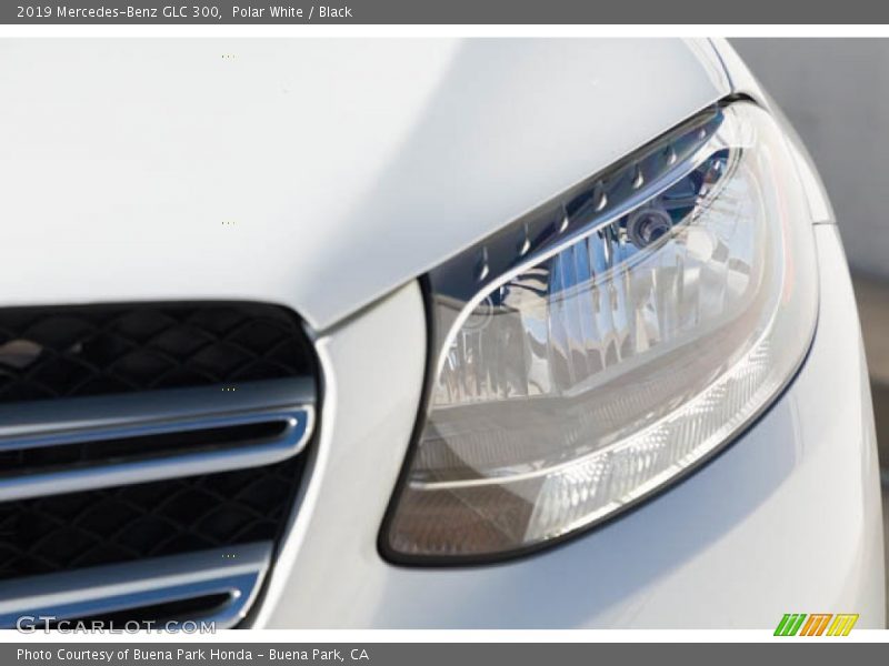 Polar White / Black 2019 Mercedes-Benz GLC 300