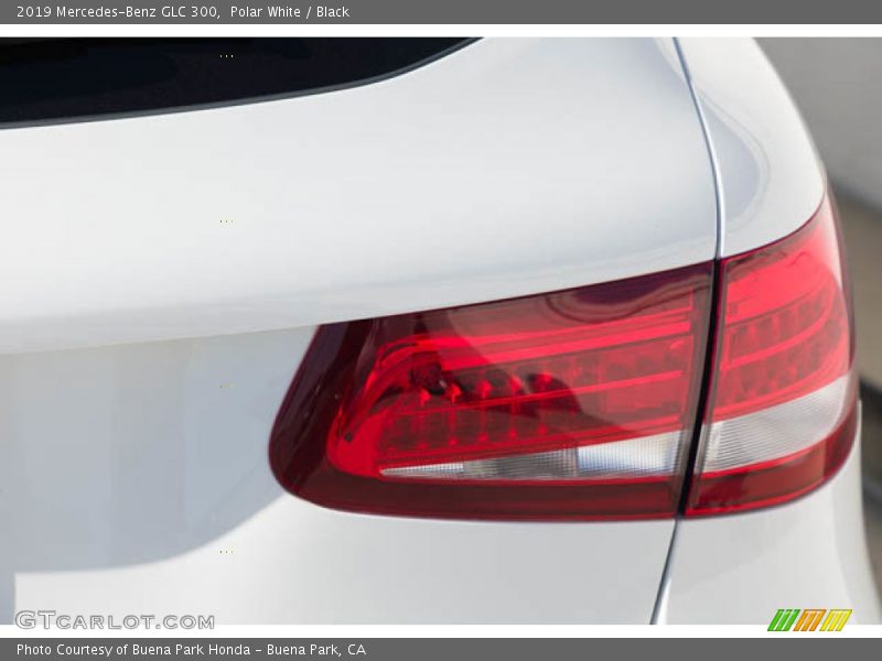 Polar White / Black 2019 Mercedes-Benz GLC 300