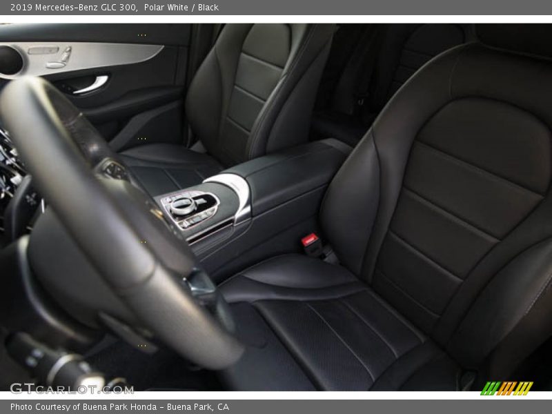 Polar White / Black 2019 Mercedes-Benz GLC 300