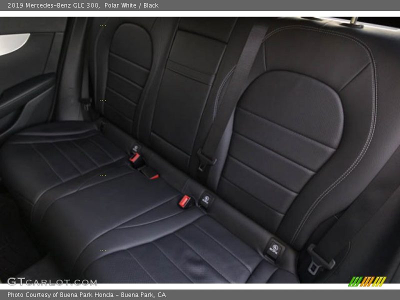 Polar White / Black 2019 Mercedes-Benz GLC 300