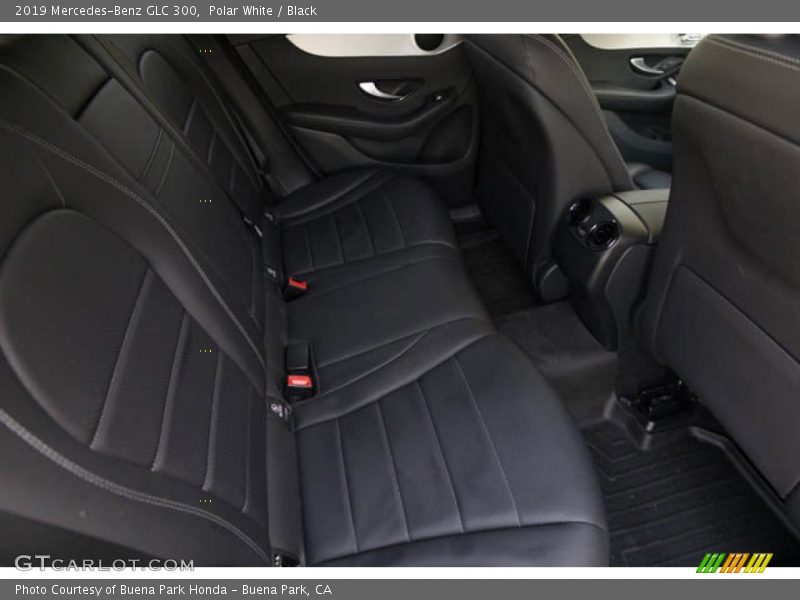 Polar White / Black 2019 Mercedes-Benz GLC 300