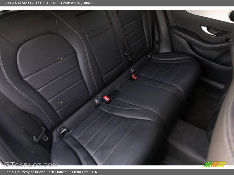 Polar White / Black 2019 Mercedes-Benz GLC 300