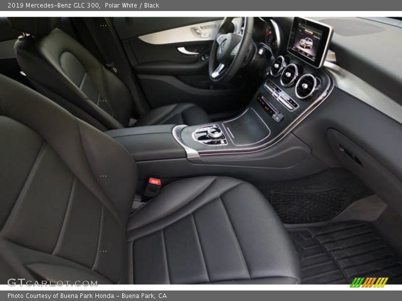 Polar White / Black 2019 Mercedes-Benz GLC 300