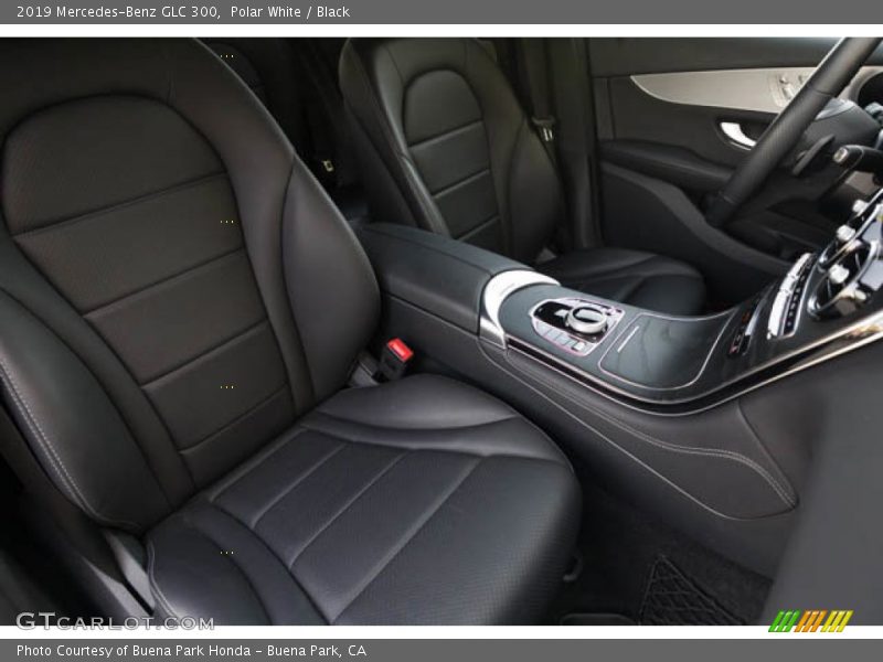 Polar White / Black 2019 Mercedes-Benz GLC 300