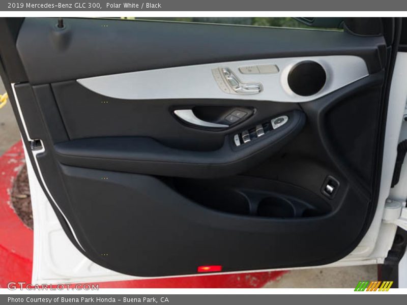 Polar White / Black 2019 Mercedes-Benz GLC 300