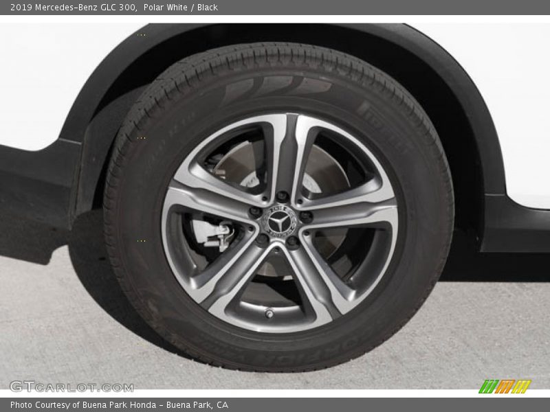 Polar White / Black 2019 Mercedes-Benz GLC 300