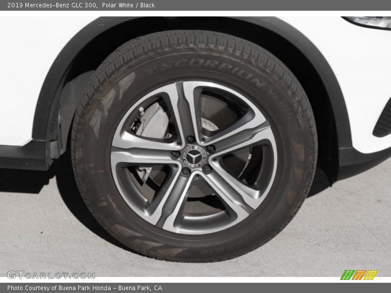 Polar White / Black 2019 Mercedes-Benz GLC 300