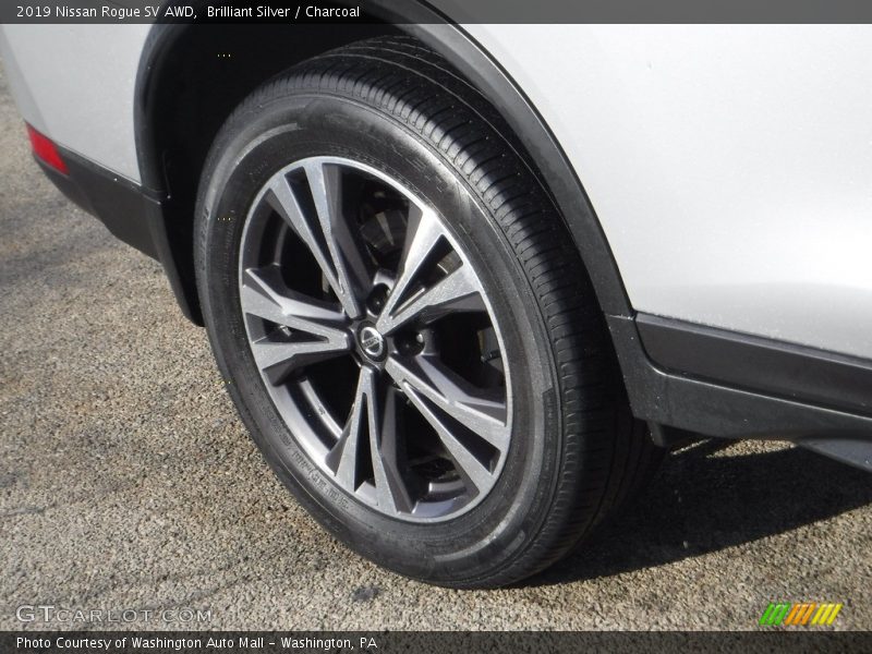Brilliant Silver / Charcoal 2019 Nissan Rogue SV AWD