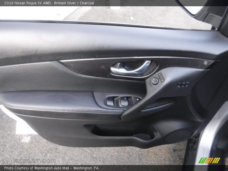 Brilliant Silver / Charcoal 2019 Nissan Rogue SV AWD