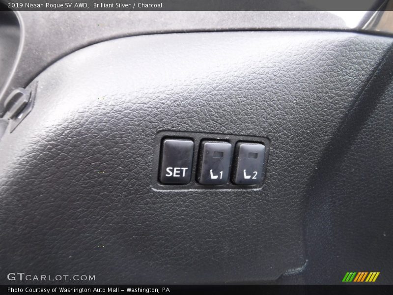Brilliant Silver / Charcoal 2019 Nissan Rogue SV AWD