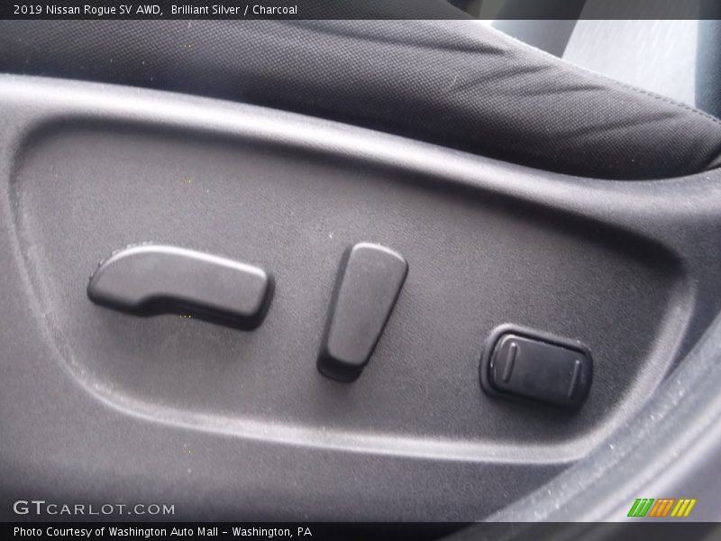 Brilliant Silver / Charcoal 2019 Nissan Rogue SV AWD