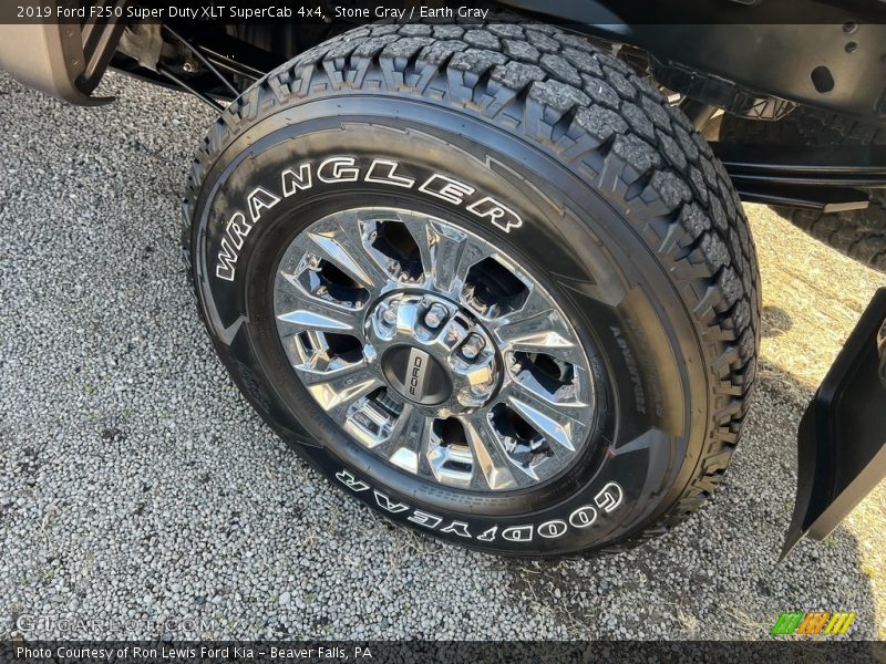 Stone Gray / Earth Gray 2019 Ford F250 Super Duty XLT SuperCab 4x4