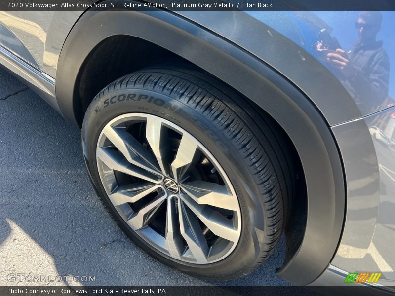 Platinum Gray Metallic / Titan Black 2020 Volkswagen Atlas Cross Sport SEL R-Line 4Motion