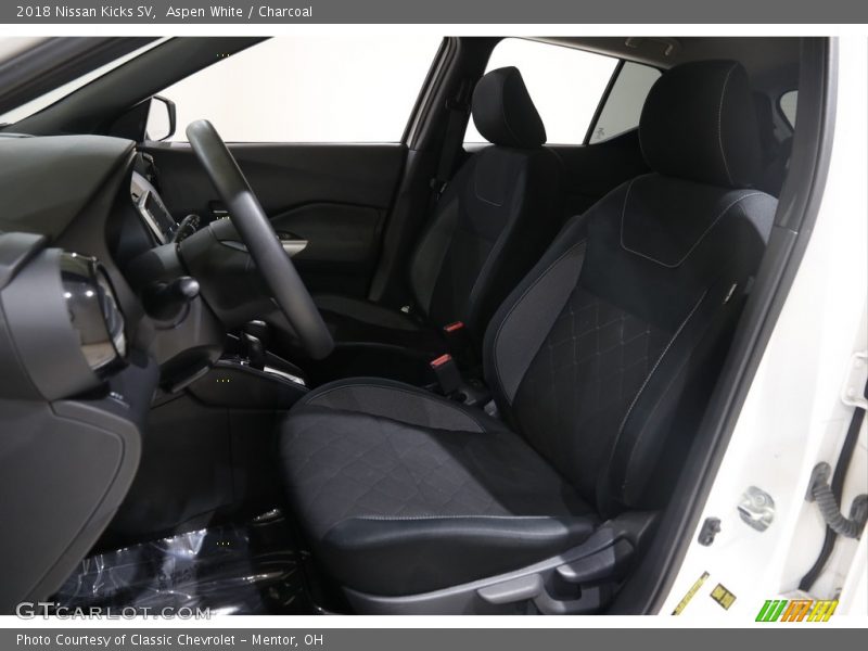 Aspen White / Charcoal 2018 Nissan Kicks SV