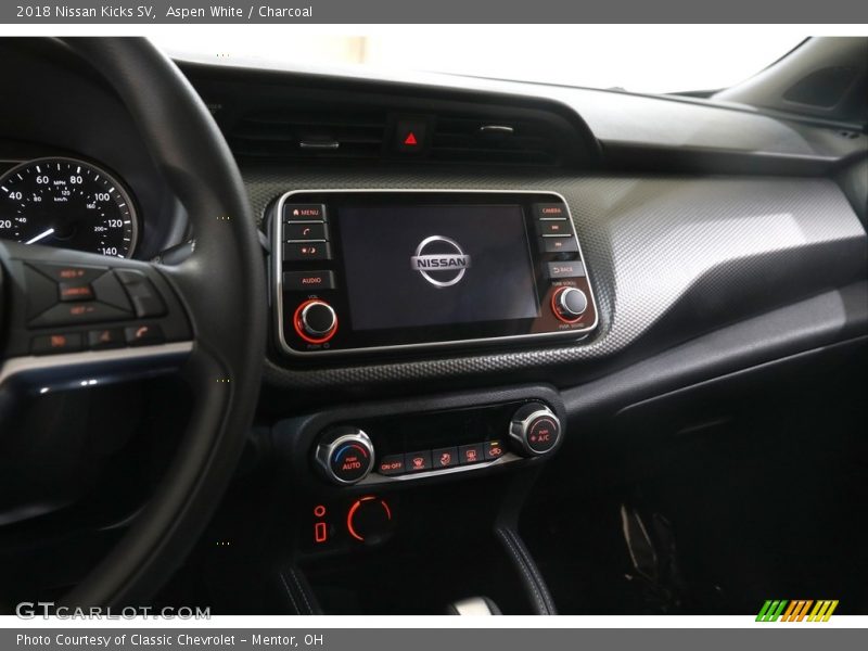 Aspen White / Charcoal 2018 Nissan Kicks SV