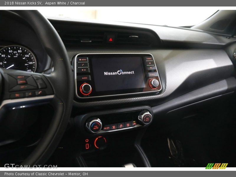 Aspen White / Charcoal 2018 Nissan Kicks SV