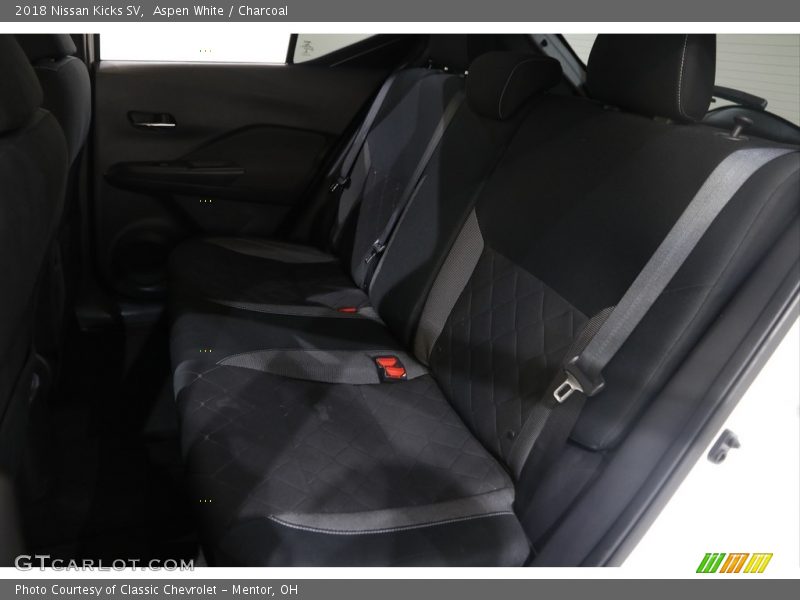 Aspen White / Charcoal 2018 Nissan Kicks SV