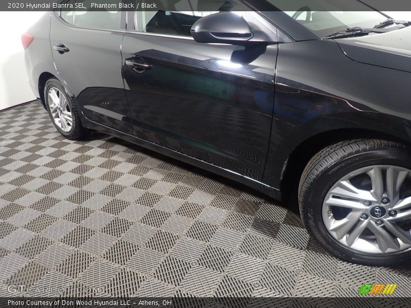 Phantom Black / Black 2020 Hyundai Elantra SEL