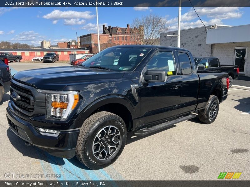 Front 3/4 View of 2023 F150 XLT SuperCab 4x4