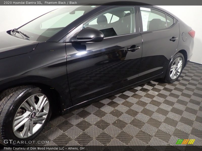 Phantom Black / Black 2020 Hyundai Elantra SEL