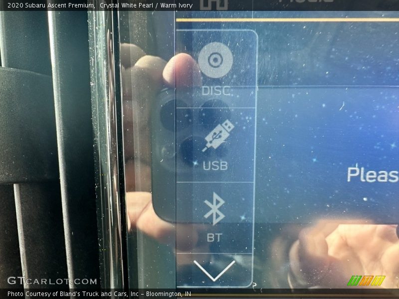 Crystal White Pearl / Warm Ivory 2020 Subaru Ascent Premium
