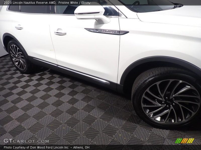 Pristine White / Ebony 2020 Lincoln Nautilus Reserve AWD