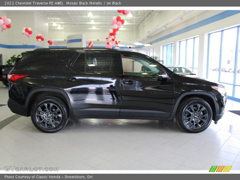 Mosaic Black Metallic / Jet Black 2021 Chevrolet Traverse RS AWD