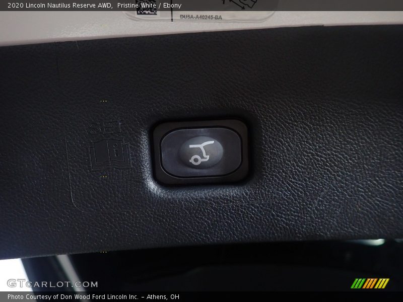 Pristine White / Ebony 2020 Lincoln Nautilus Reserve AWD