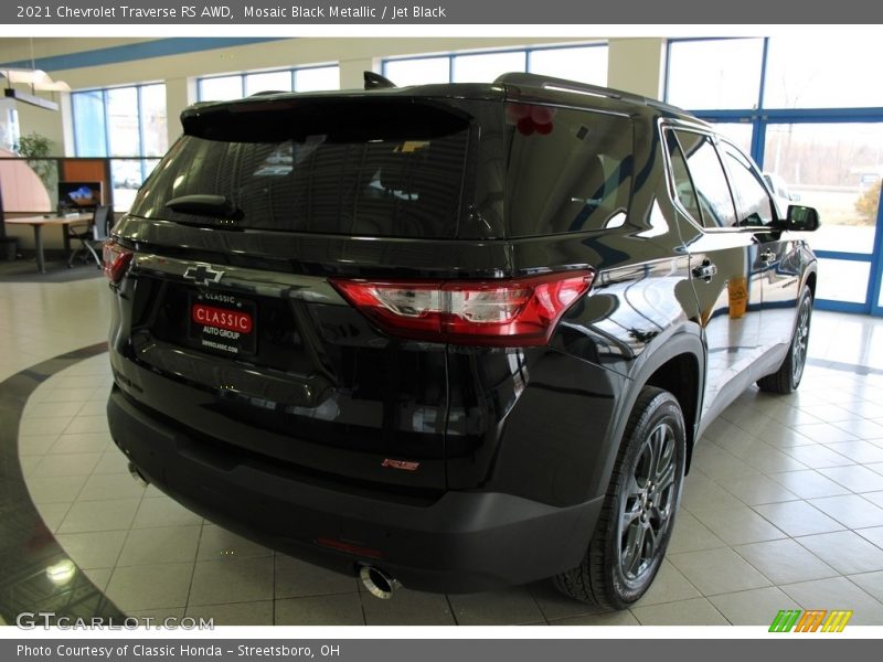 Mosaic Black Metallic / Jet Black 2021 Chevrolet Traverse RS AWD