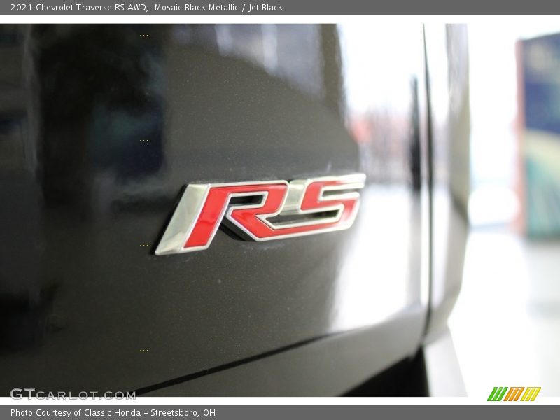 Mosaic Black Metallic / Jet Black 2021 Chevrolet Traverse RS AWD