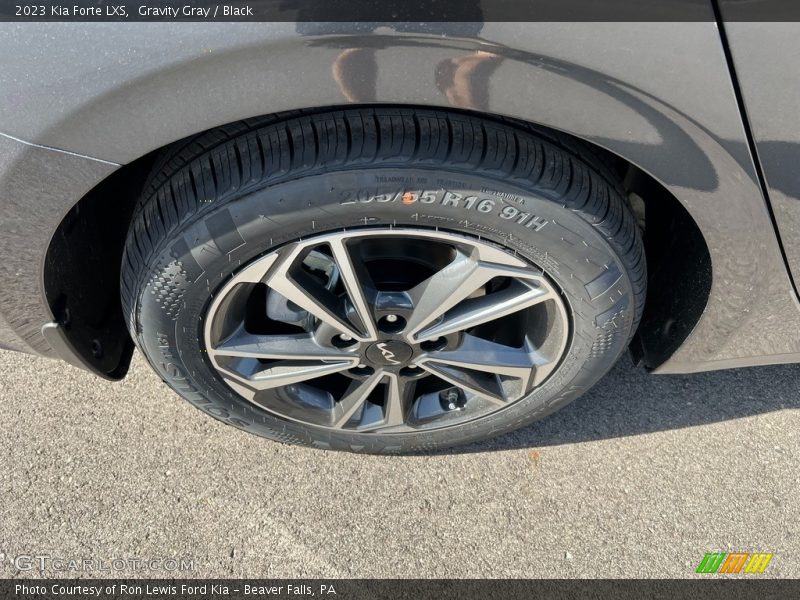 Gravity Gray / Black 2023 Kia Forte LXS
