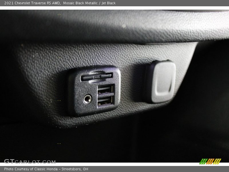 Mosaic Black Metallic / Jet Black 2021 Chevrolet Traverse RS AWD