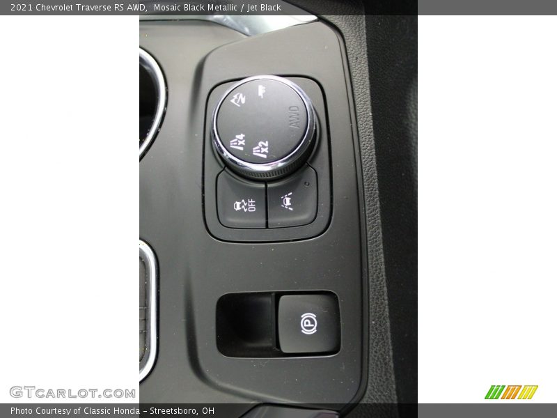 Mosaic Black Metallic / Jet Black 2021 Chevrolet Traverse RS AWD