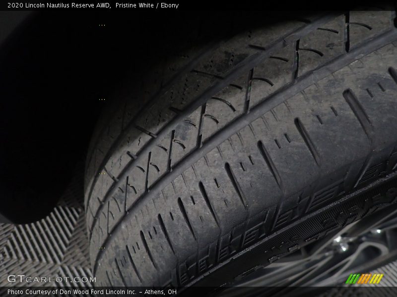 Pristine White / Ebony 2020 Lincoln Nautilus Reserve AWD