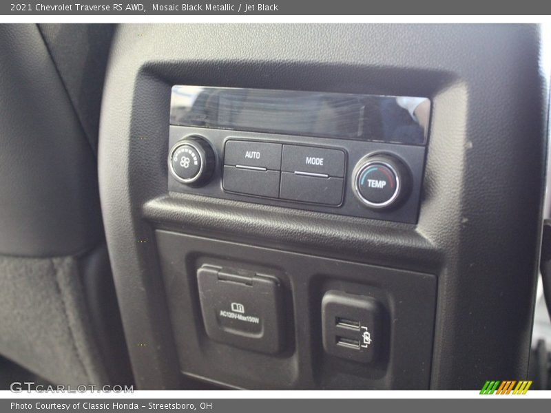 Mosaic Black Metallic / Jet Black 2021 Chevrolet Traverse RS AWD