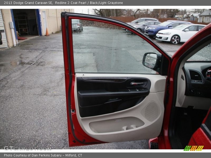 Redline 2 Coat Pearl / Black/Light Graystone 2013 Dodge Grand Caravan SE