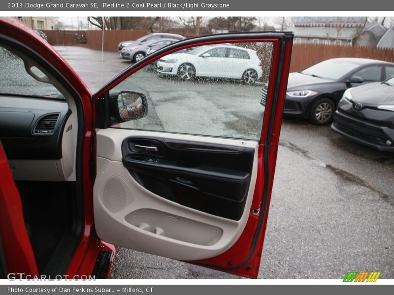Redline 2 Coat Pearl / Black/Light Graystone 2013 Dodge Grand Caravan SE