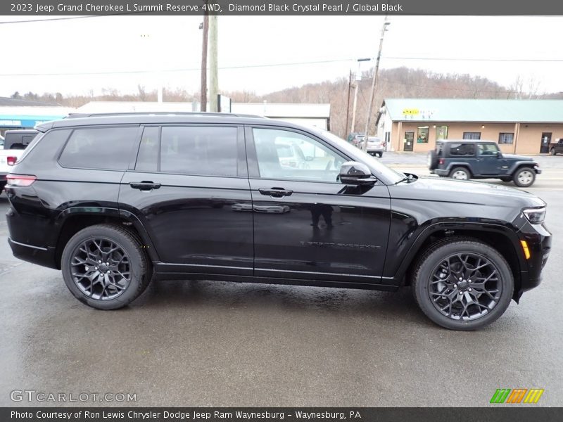 Diamond Black Crystal Pearl / Global Black 2023 Jeep Grand Cherokee L Summit Reserve 4WD