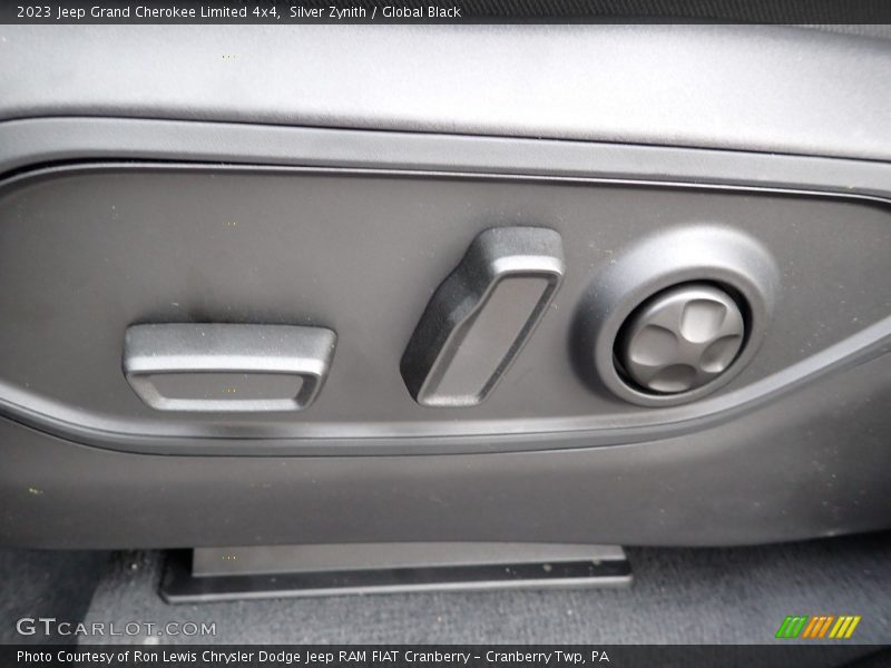 Silver Zynith / Global Black 2023 Jeep Grand Cherokee Limited 4x4