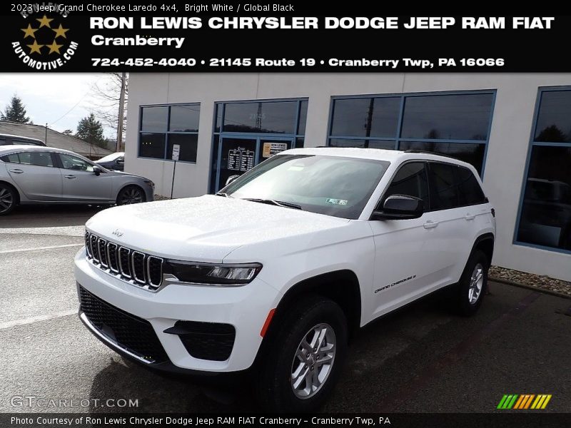 Bright White / Global Black 2023 Jeep Grand Cherokee Laredo 4x4