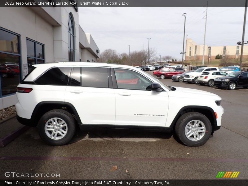 Bright White / Global Black 2023 Jeep Grand Cherokee Laredo 4x4