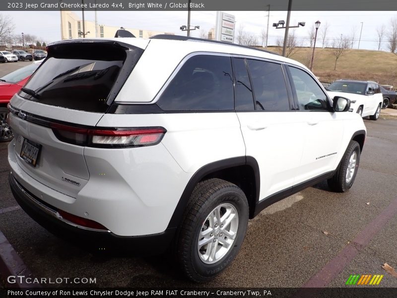 Bright White / Global Black 2023 Jeep Grand Cherokee Laredo 4x4
