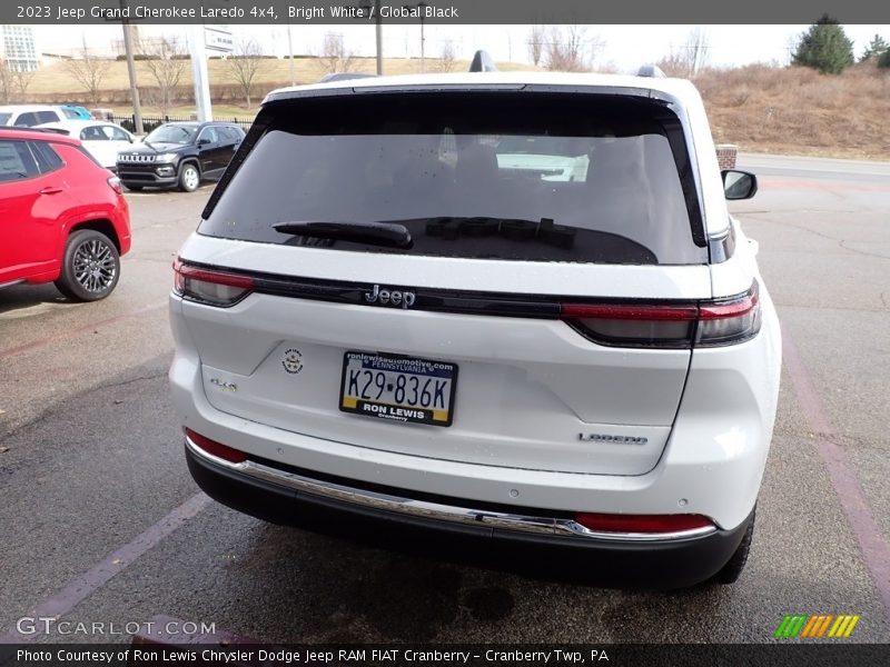 Bright White / Global Black 2023 Jeep Grand Cherokee Laredo 4x4