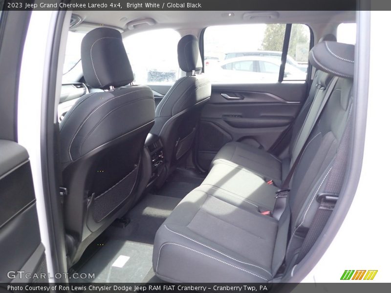 Bright White / Global Black 2023 Jeep Grand Cherokee Laredo 4x4