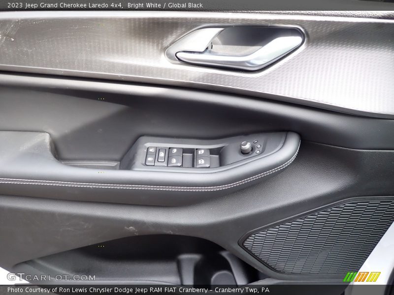 Bright White / Global Black 2023 Jeep Grand Cherokee Laredo 4x4