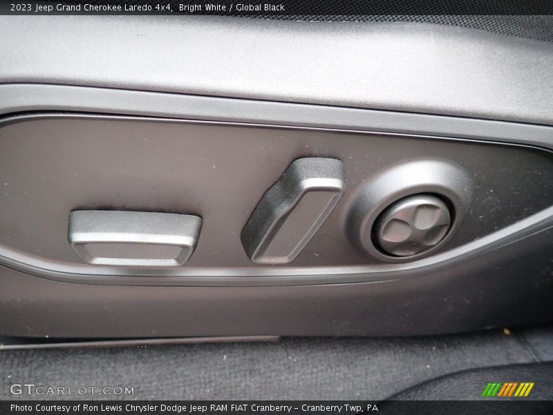 Bright White / Global Black 2023 Jeep Grand Cherokee Laredo 4x4